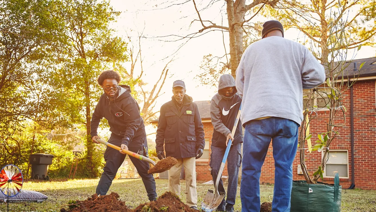 people planting trees in nashville